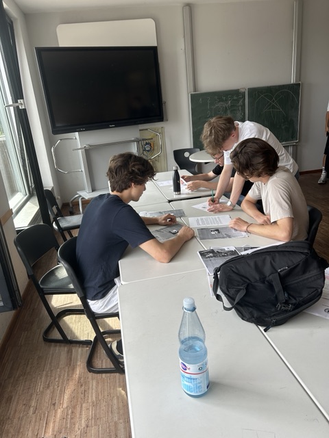 Planspiel „Humanitäre Schule“ – Die EF erarbeitet Lösungen für internationale Konflikte