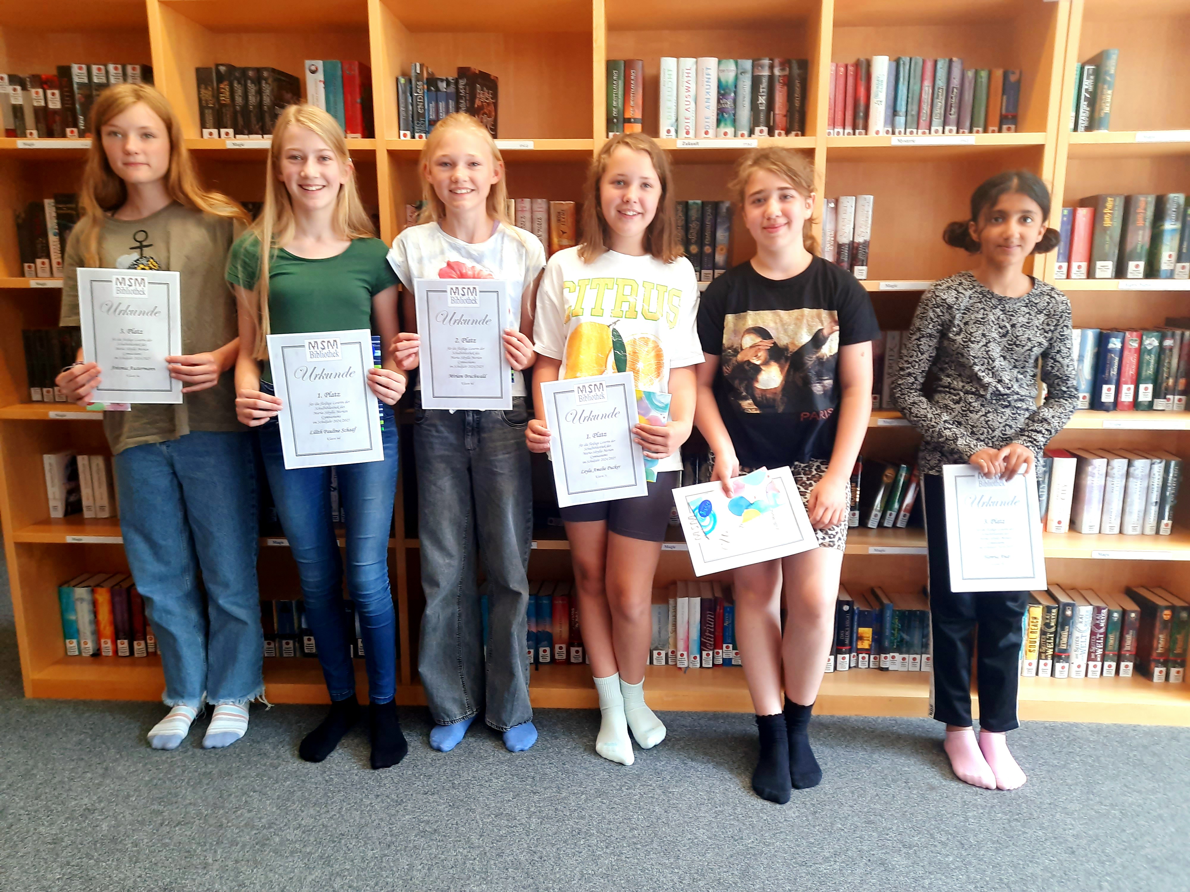 Schulbibliothek ehrt Leseköniginnen